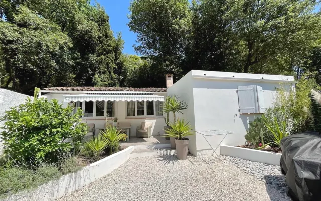 Zimmer in einem Haus 12 min von Nizza entfernt