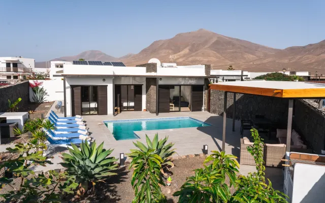 Villa with pool in Playa Blanca