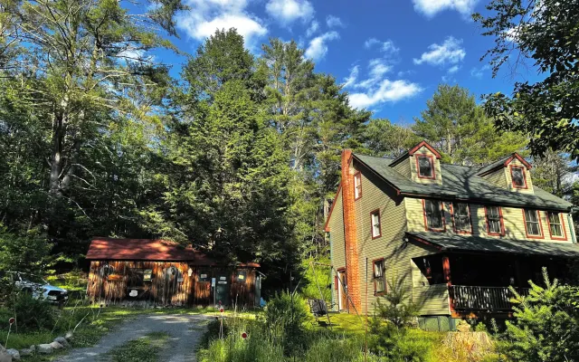 TRANQUILIDAD EN BARRYVILLE, NY. 30 + acres para relajarse y descansar.