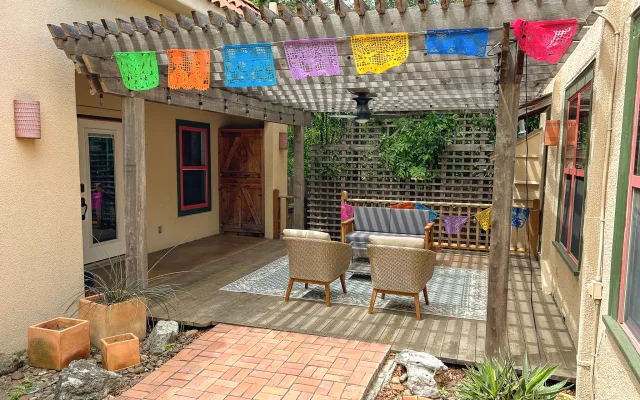 Couple's Getaway-Peaceful & Central Casita w / volle Küche und Patio