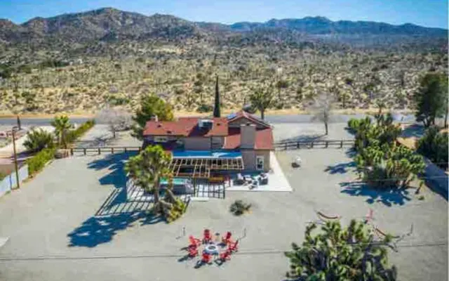 El Lodge, un Black Rock, frente al parque nacional Joshua tree