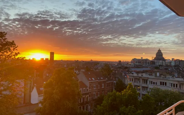 Room w/ private bathroom close to Brussels center (+outstanding view!)