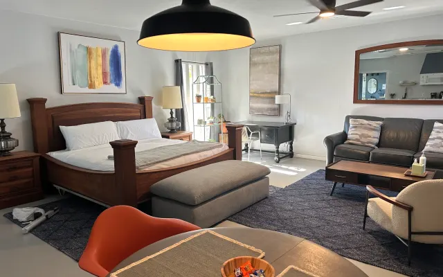Maison Meridian confortable et classique à Central OKC