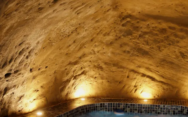 Maison d'hôtes et spa au coeur d'un vieux village provençale.