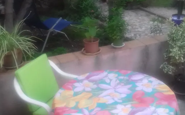Bonita habitación en una calle tranquila