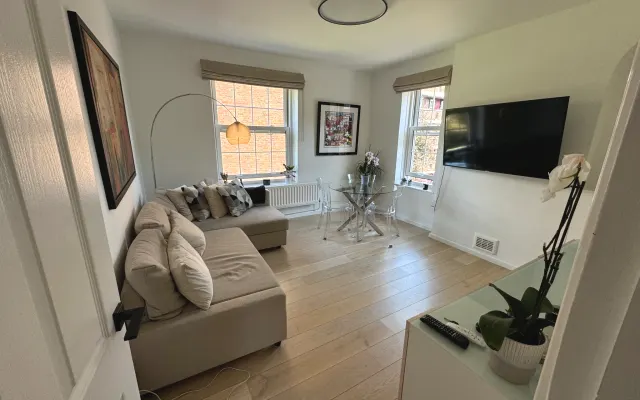 Beautiful apartment in the center 5 min walk from E&C station