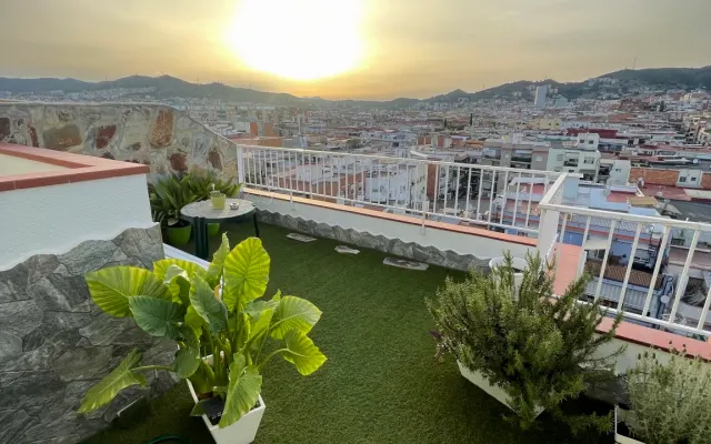 Apartment with two terraces 20 min from the center of Barcelona