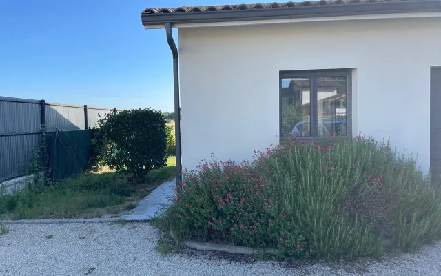 Studio au calme proche forêt avec accès piscine