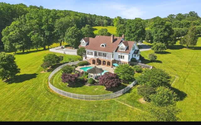 Villa di fronte al lago di Culpeper Virginia su 21 acri