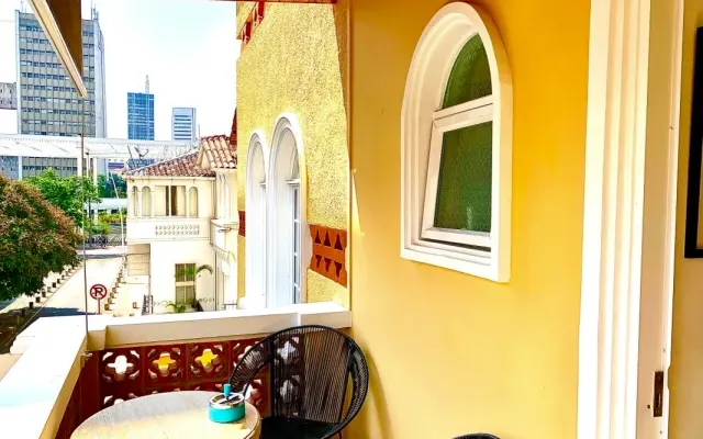 59-E2 Studio Apartment with Balcony in Granada, best location