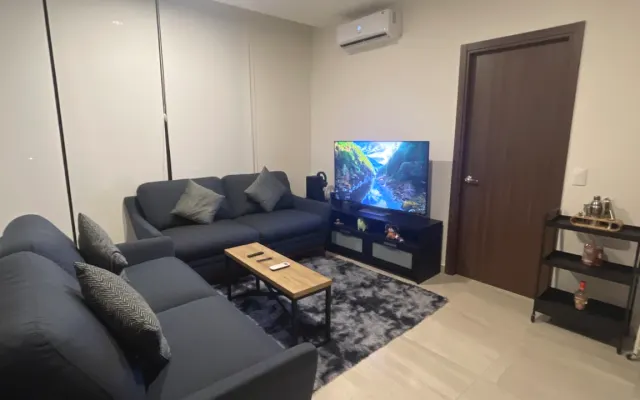 Appartamento pulito, confortevole e sicuro in un quartiere tranquillo.