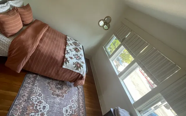 Nice lighted private room in a 3 bedroom + office, 2 Bath craftsman.