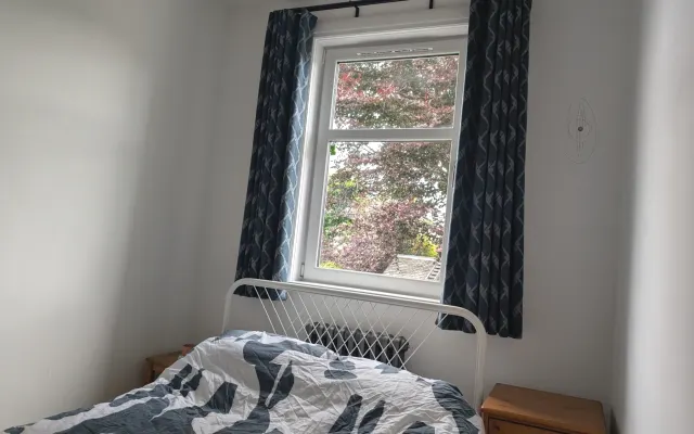 Chambre dans notre maison située dans un quartier calme et verdoyant...