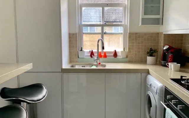 Heart of Forest Hill Apartment