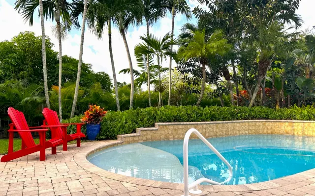 Tropical Wilton Manors Home w/ Outdoor Oasis!