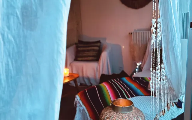 Acogedor estudio con balcón en el corazón del distrito 11