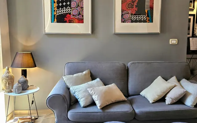 Apartment100sqm central next bus stop to airport