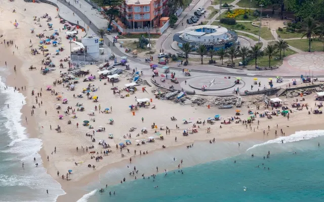 Schöne Wohnung 100 Meter vom Strand von Recreio entfernt.