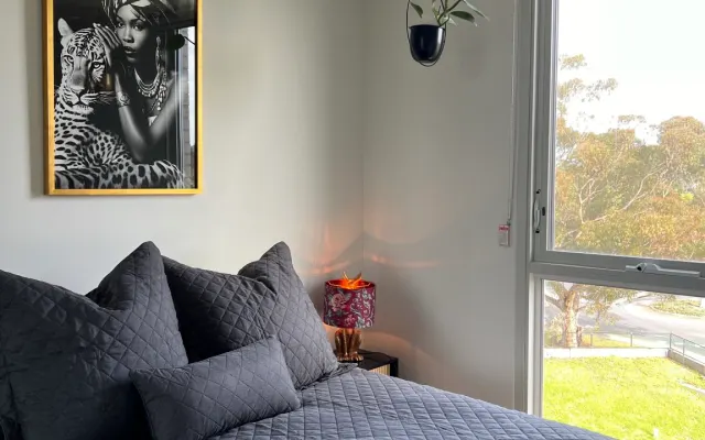 Beautiful private apartment close to beachside, Brighton.
