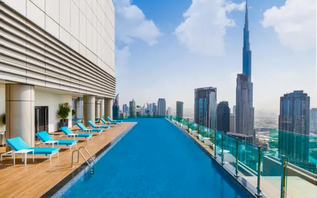 PARAMOUNT MIDTOWN STUNNING 3 BEDROOM APARTMENT SEA VIEW