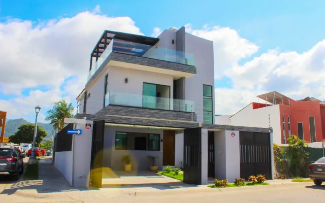 Casa Bella- 2bed, 3 bath, w/Pool