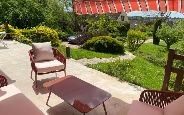 Casa amplia, tranquila, soleada con vistas a "Les portes du Morvan".