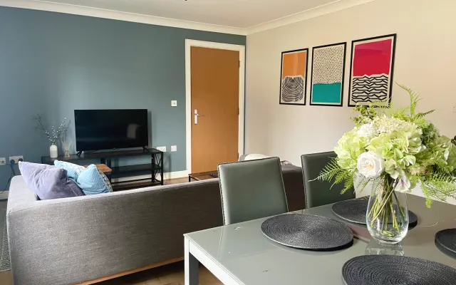 Elegante 2BR Apt - a pocos pasos del centro de la ciudad.
