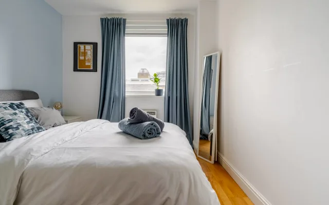 Riverfront Private Double in Battersea