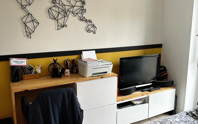 Camera in un appartamento T4 in una residenza tranquilla e sicura