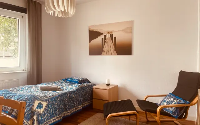 Gemütliches Zimmer in zentraler ruhiger Lage, 20 Min. bis Köln Messe