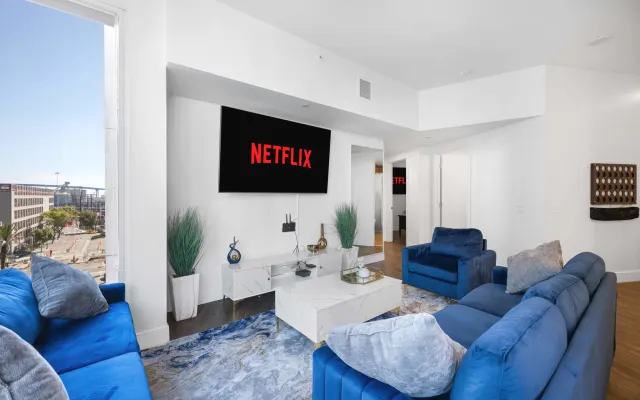 Luxury 3Br Downtown across from Convention Center & Petco Park