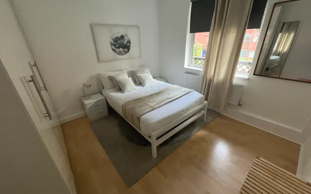 Camera doppia grande in un appartamento con 1 letto nel centro di King's...
