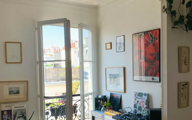 Lovely 2 room-apartment over the roofs with a view on Montmartre