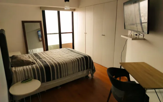 Room with private bath in Jesús María, border with San Isidro.