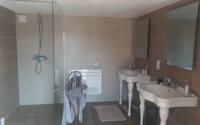 Belo quarto no meio da natureza sob as estrelas no país catalão!!!