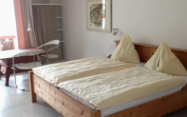 Beau studio, bien situé, à Ilanz