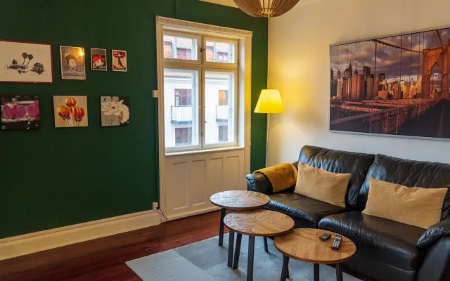Cozy apt in a central, cool and calm area.