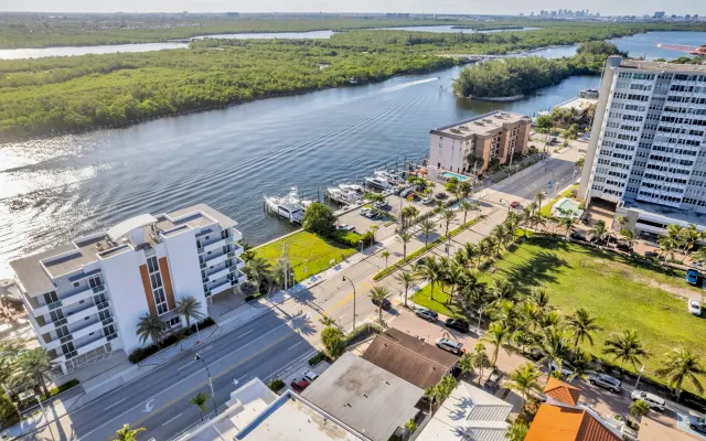 OIA Villa: O seu retiro ao sol junto ao passeio marítimo de Hollywood