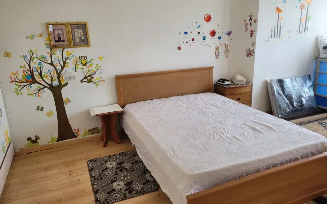Lovely & comfortable bedroon in a quiet & central neigborhood