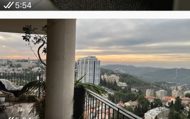 18 floor 140sqm 5 bedroom apartment with 2 dogs and 1 cat