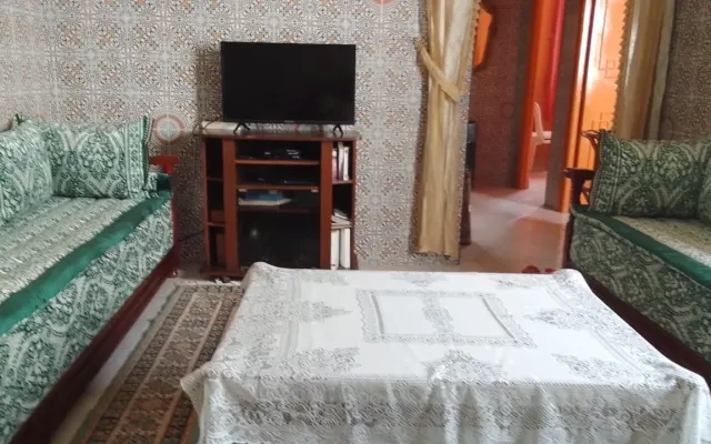 APPARTEMENT CALME JOUR/NUIT PRES PLAGE , MEDINA TERRASSE PRIVEE,WIFI