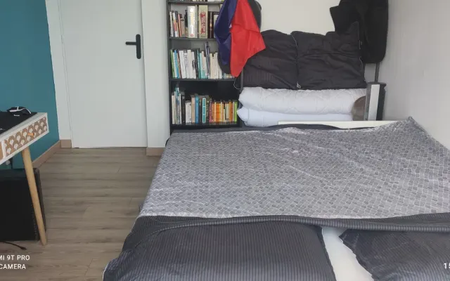 Private room just a stone's throw from downtown!