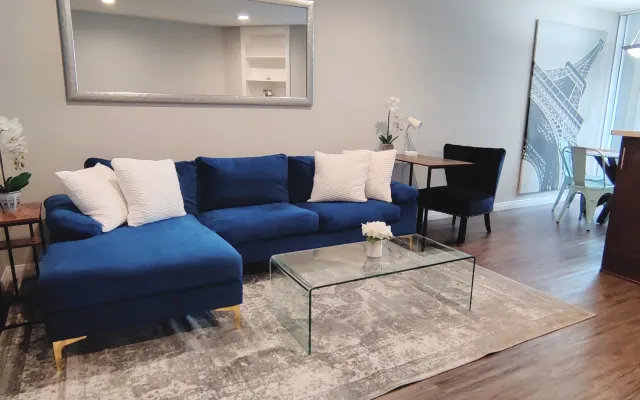 Skyline Terrace Jr 1-Schlafzimmer mit Balkon und Pool auf dem Dach