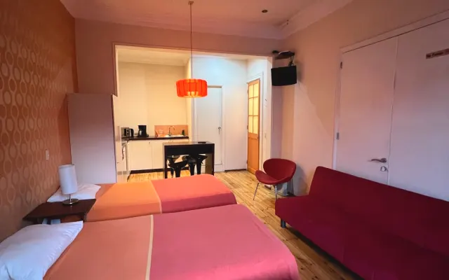 Schöne Wohnung 5 Personen 3 Betten, 1 Sofa.