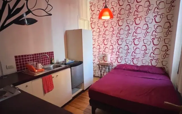 Beautiful home studio apartment for 2 people.