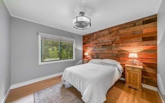 Peaceful among the Redwoods in Napa; shared house; private room/bath.
