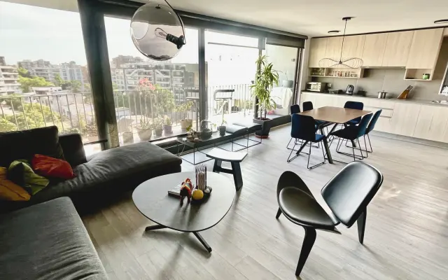 Habitación en hermoso y amplio depto.