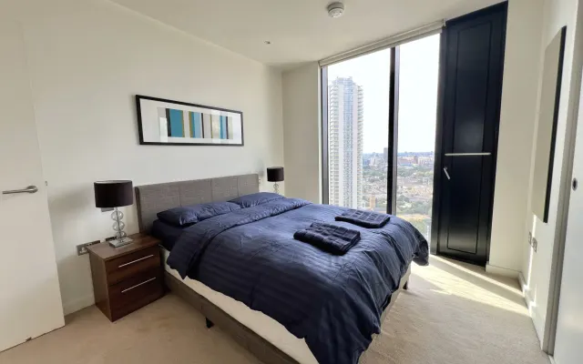 Strata 2 bedroom 2 bathroom City View Elephant & Castle Apt