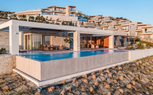 Atemberaubende Villa am Strand mit Infinity-Pool mit Blick auf...