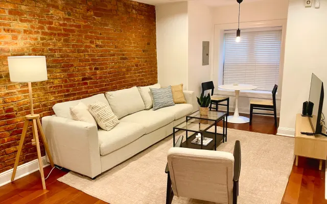 Private Apartment in Adams Morgan